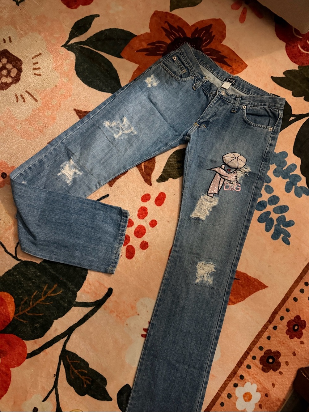 Authentic D&G denim with distressed details and rare embroidery.🤍